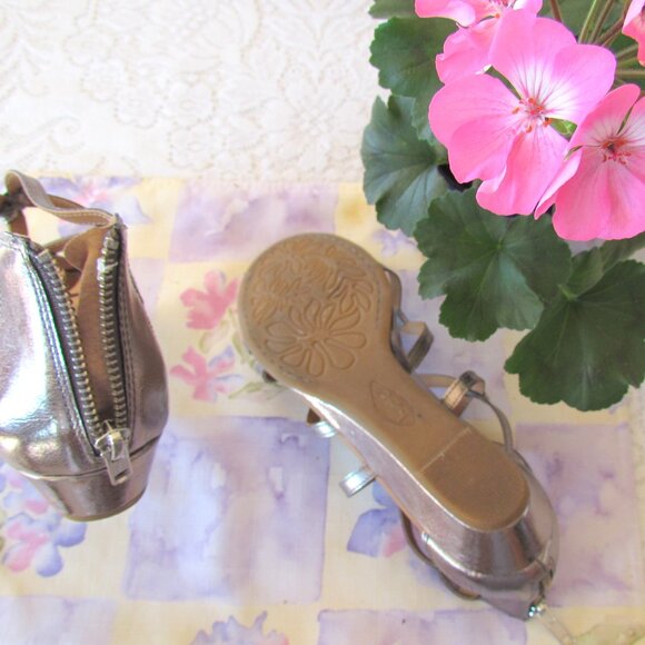 CAGE SANDALS, 9, BRONZE GOLD, WEDGE FLATS, ZIPPER BACKS, STYLISH COOL, BOC - Picture 7 of 10